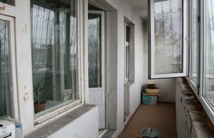 Купить двухкомнатную квартиру с балконом и в новостройке в Мытищах - изображение 40