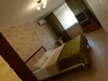 42 м², 1-комнатная квартира 2 200 ₽ в сутки - изображение 47