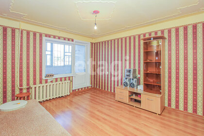 Купить 4-комнатную квартиру в панельном доме в Петергофе - изображение 22