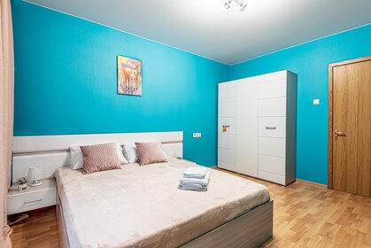 55,4 м², 2-комнатная квартира 3 300 ₽ в сутки - изображение 5