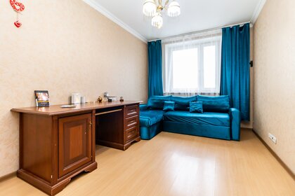 70 м², 2-комнатная квартира 3 500 ₽ в сутки - изображение 1