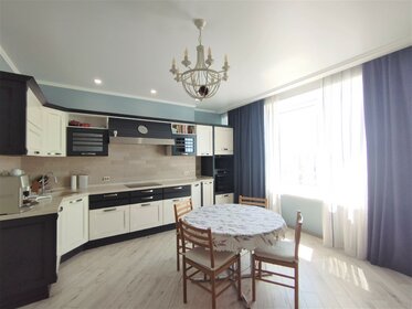 Купить двухкомнатную квартиру без отделки или требует ремонта в Корсакове - изображение 12