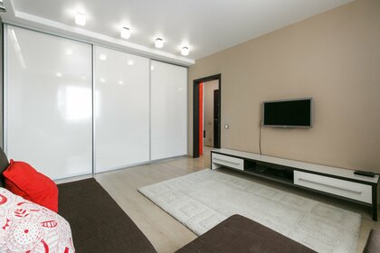 43 м², 1-комнатная квартира 2 200 ₽ в сутки - изображение 59