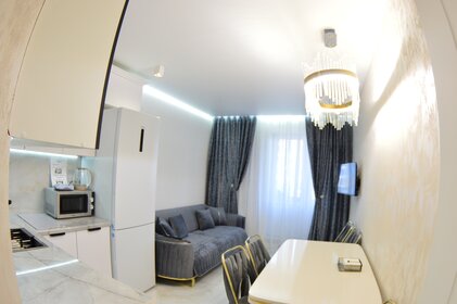 72 м², 2-комнатная квартира 3 800 ₽ в сутки - изображение 88