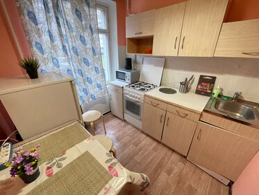 42 м², 1-комнатная квартира 3 900 ₽ в сутки - изображение 5