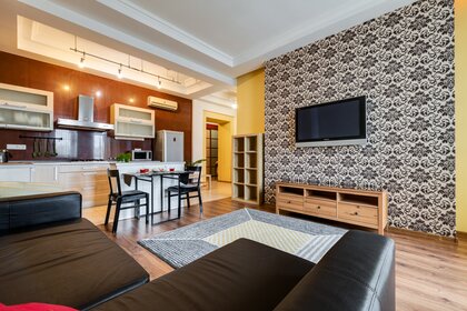 70 м², 2-комнатная квартира 2 450 ₽ в сутки - изображение 55