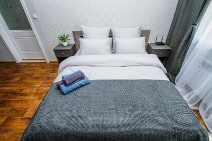 58 м², 2-комнатная квартира 2 200 ₽ в сутки - изображение 56