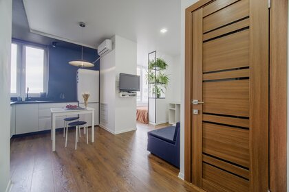 25 м², квартира-студия 1 990 ₽ в сутки - изображение 56