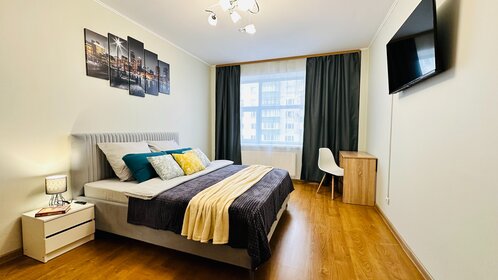 56 м², 2-комнатная квартира 2 450 ₽ в сутки - изображение 53