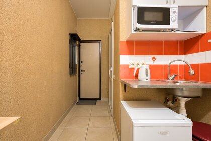 13,5 м², квартира-студия 2 400 ₽ в сутки - изображение 95