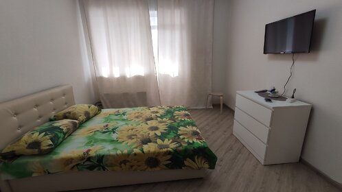 65 м², 2-комнатная квартира 2 100 ₽ в сутки - изображение 136