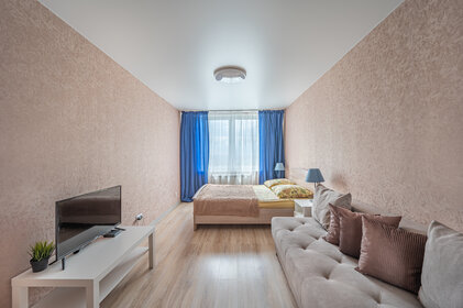 62 м², 2-комнатная квартира 2 600 ₽ в сутки - изображение 107