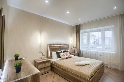 61 м², 1-комнатная квартира 11 000 ₽ в сутки - изображение 17