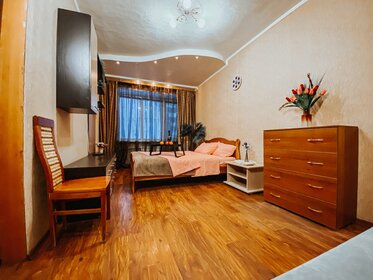 90 м², 3-комнатная квартира 2 800 ₽ в сутки - изображение 36