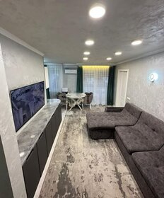 Купить квартиру-студию с ремонтом у метро Берёзовая роща в Новосибирске - изображение 1