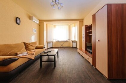 55 м², 2-комнатная квартира 2 200 ₽ в сутки - изображение 57