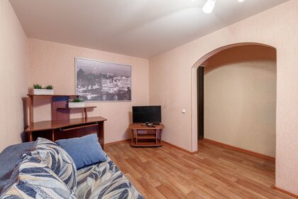 44 м², 2-комнатная квартира 2 200 ₽ в сутки - изображение 54