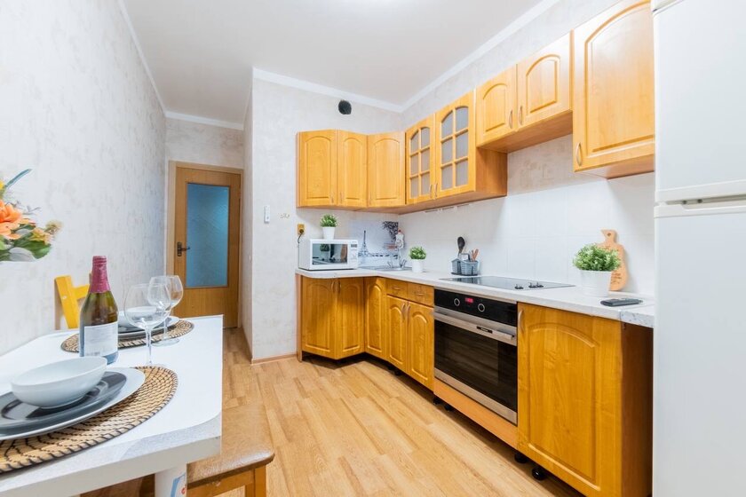 45 м², 1-комнатная квартира 3 200 ₽ в сутки - изображение 1