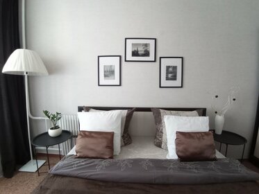 70 м², 2-комнатная квартира 2 500 ₽ в сутки - изображение 80