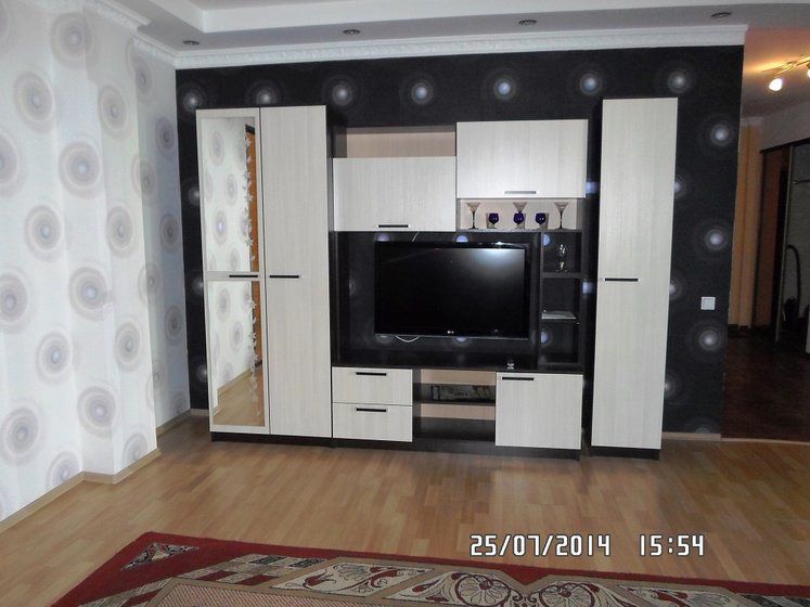 70 м², 2-комнатная квартира 2 200 ₽ в сутки - изображение 1