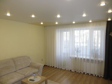 Снять трехкомнатную квартиру с мебелью в Нефтеюганске - изображение 2