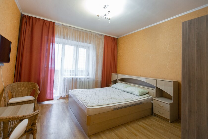 70 м², 2-комнатная квартира 2 000 ₽ в сутки - изображение 1