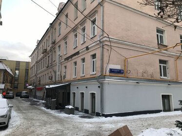 Купить двухкомнатную квартиру с панорамными окнами на улице Комсомольский проспект в Москве - изображение 33