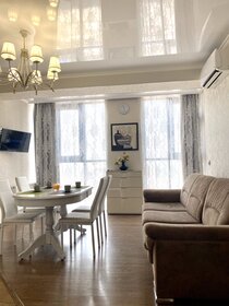 55 м², 2-комнатная квартира 2 990 ₽ в сутки - изображение 39