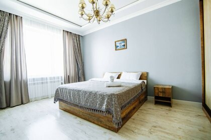 42 м², 3-комнатная квартира 2 500 ₽ в сутки - изображение 37