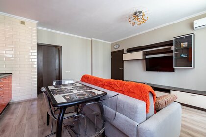 52 м², 2-комнатная квартира 2 500 ₽ в сутки - изображение 59