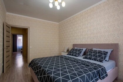 70 м², 2-комнатная квартира 2 999 ₽ в сутки - изображение 52