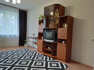 70 м², 2-комнатная квартира 2 500 ₽ в сутки - изображение 78