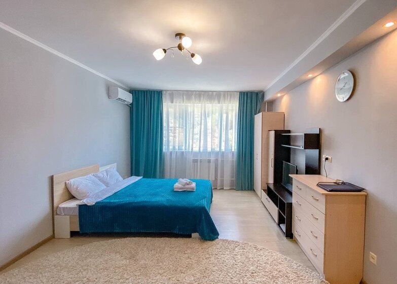 40 м², 1-комнатная квартира 2 590 ₽ в сутки - изображение 1