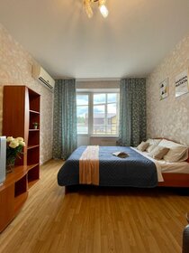 40 м², 1-комнатная квартира 2 200 ₽ в сутки - изображение 74