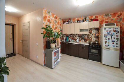 Купить квартиру с европланировкой (с кухней-гостиной) в ЖК «Клены» в Санкт-Петербурге и ЛО - изображение 50