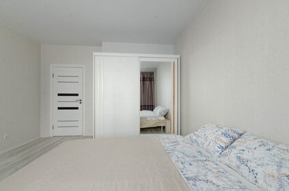 56 м², 2-комнатная квартира 2 900 ₽ в сутки - изображение 48