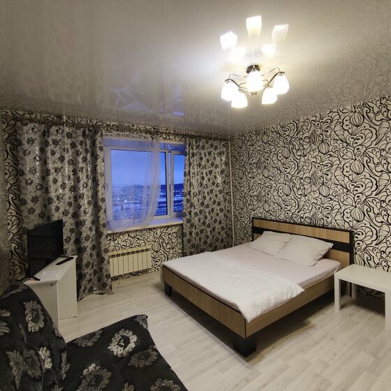 45 м², 1-комнатная квартира 1 300 ₽ в сутки - изображение 1