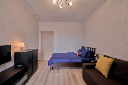 45 м², 1-комнатная квартира 2 500 ₽ в сутки - изображение 65