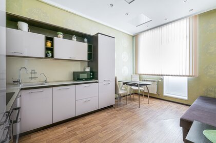 70 м², 2-комнатная квартира 2 500 ₽ в сутки - изображение 88