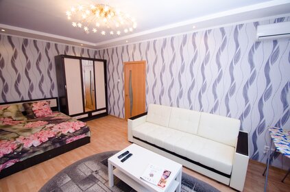 49 м², 1-комнатная квартира 2 200 ₽ в сутки - изображение 98