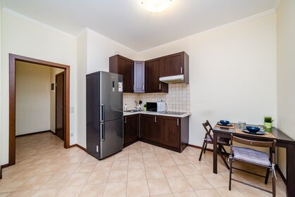 43 м², 2-комнатная квартира 2 300 ₽ в сутки - изображение 60