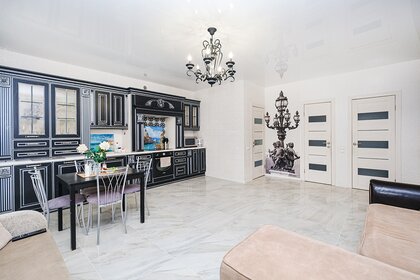 70 м², 3-комнатная квартира 2 490 ₽ в сутки - изображение 57