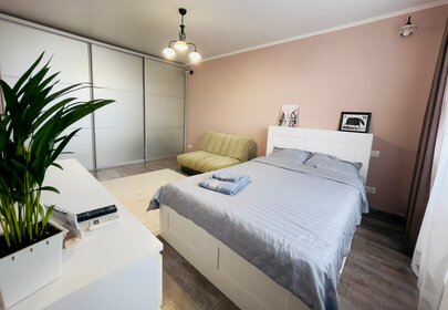 38,5 м², 1-комнатная квартира 2 700 ₽ в сутки - изображение 32