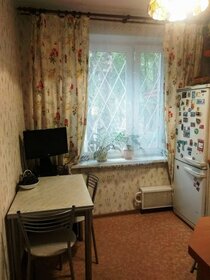 Купить квартиру с дизайнерским ремонтом и с высокими потолками в Москве и МО - изображение 14