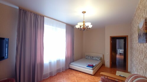 45 м², 1-комнатная квартира 2 200 ₽ в сутки - изображение 37