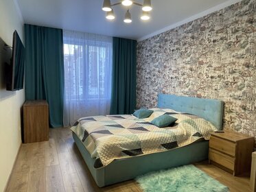 65 м², 1-комнатная квартира 1 800 ₽ в сутки - изображение 71