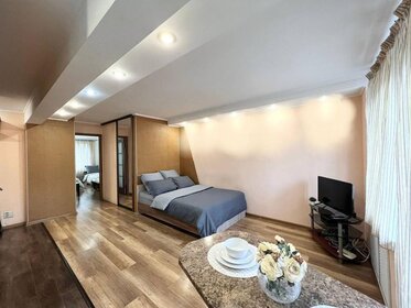 57 м², 2-комнатная квартира 2 500 ₽ в сутки - изображение 71