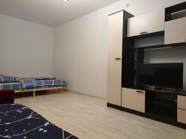 45 м², 1-комнатная квартира 2 500 ₽ в сутки - изображение 78