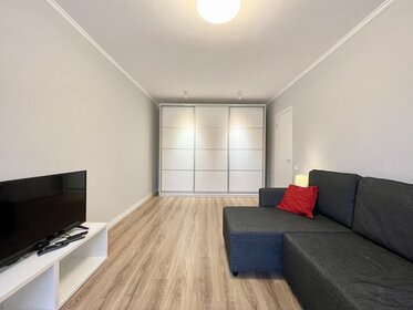 49,3 м², 2-комнатная квартира 2 600 ₽ в сутки - изображение 36