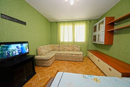 70 м², 2-комнатная квартира 2 900 ₽ в сутки - изображение 77